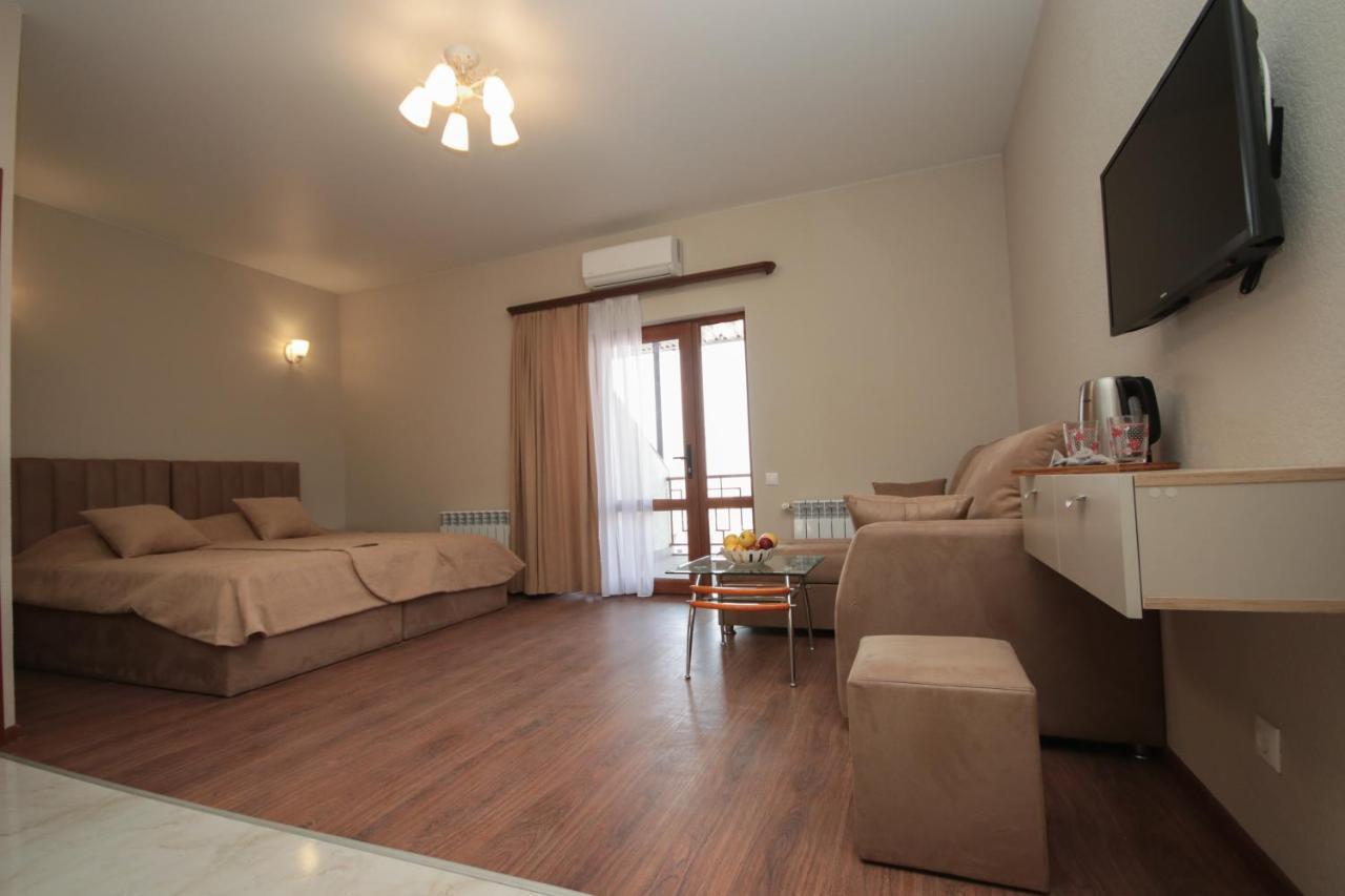 Hillside Guest House Ереван Екстериор снимка