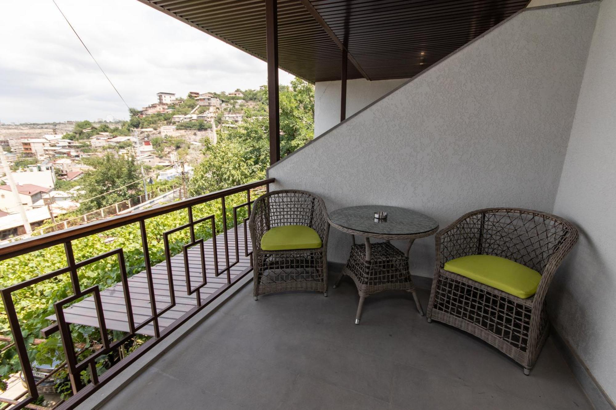 Hillside Guest House Ереван Екстериор снимка