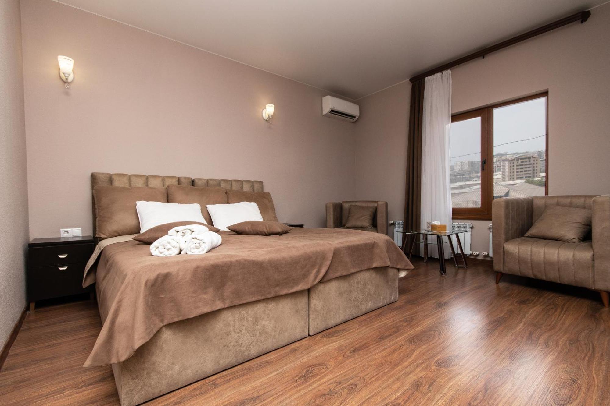 Hillside Guest House Ереван Екстериор снимка