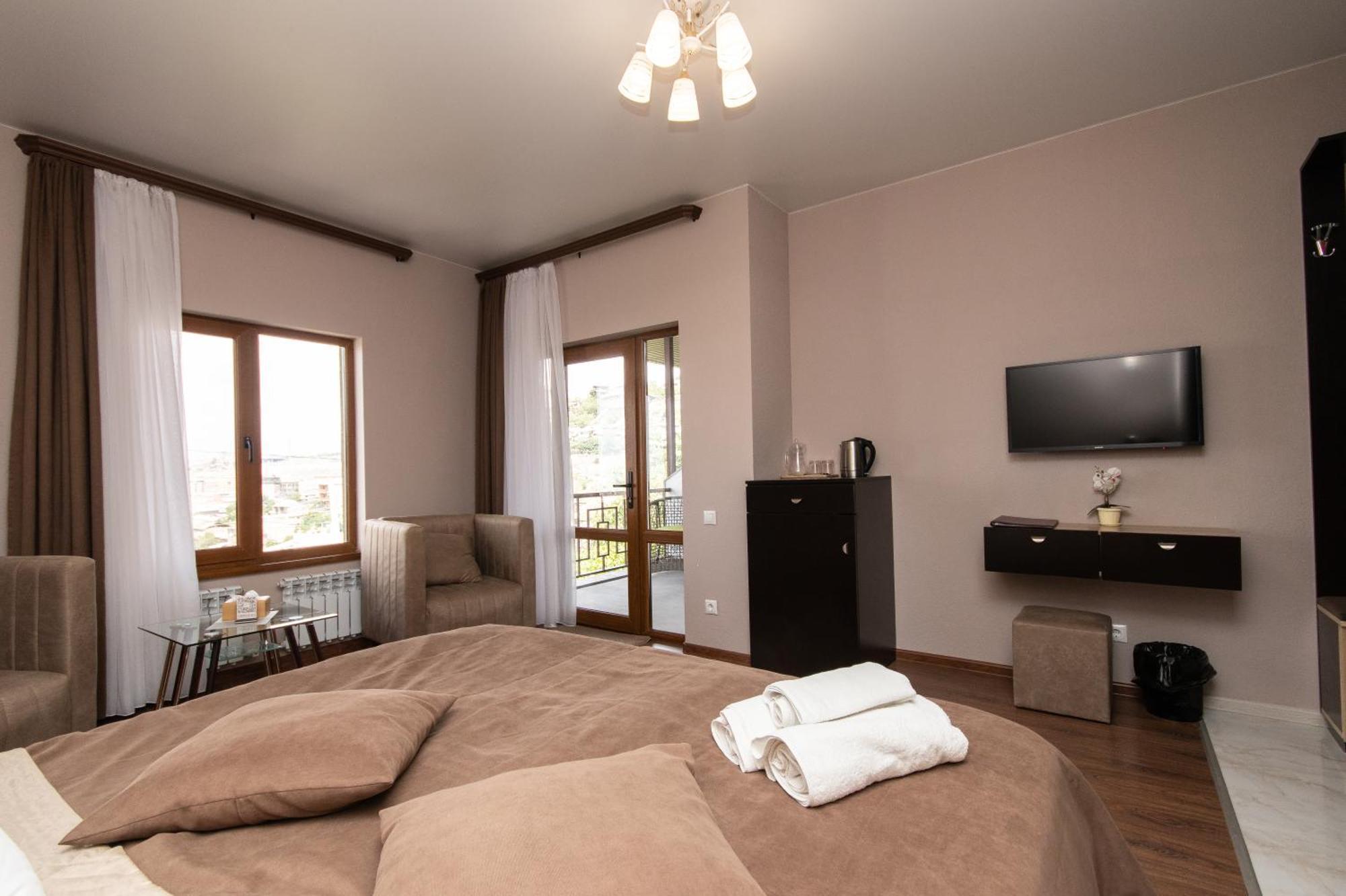 Hillside Guest House Ереван Екстериор снимка