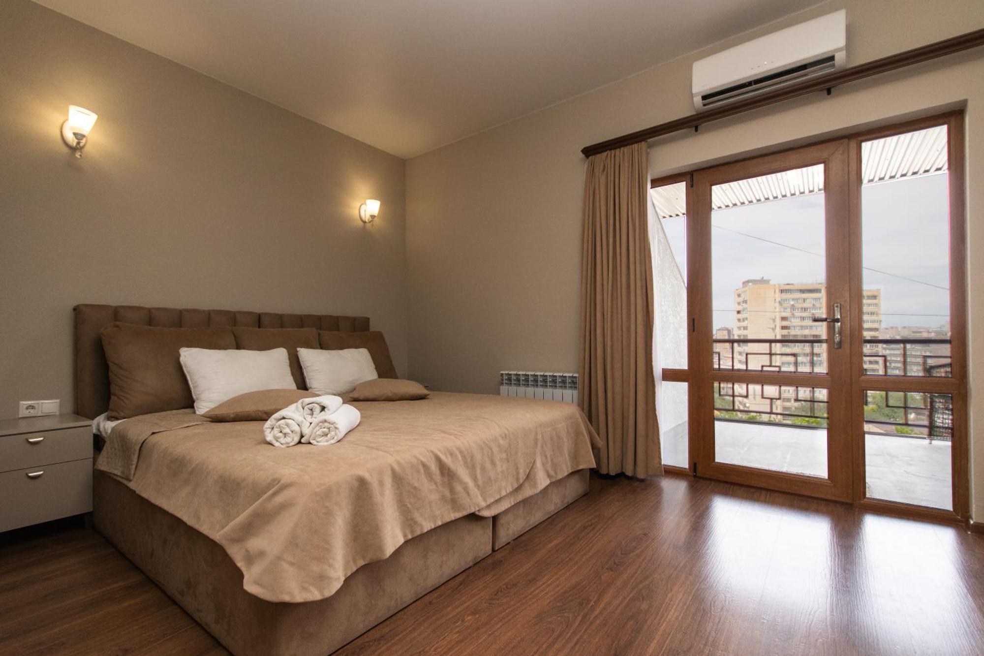 Hillside Guest House Ереван Екстериор снимка