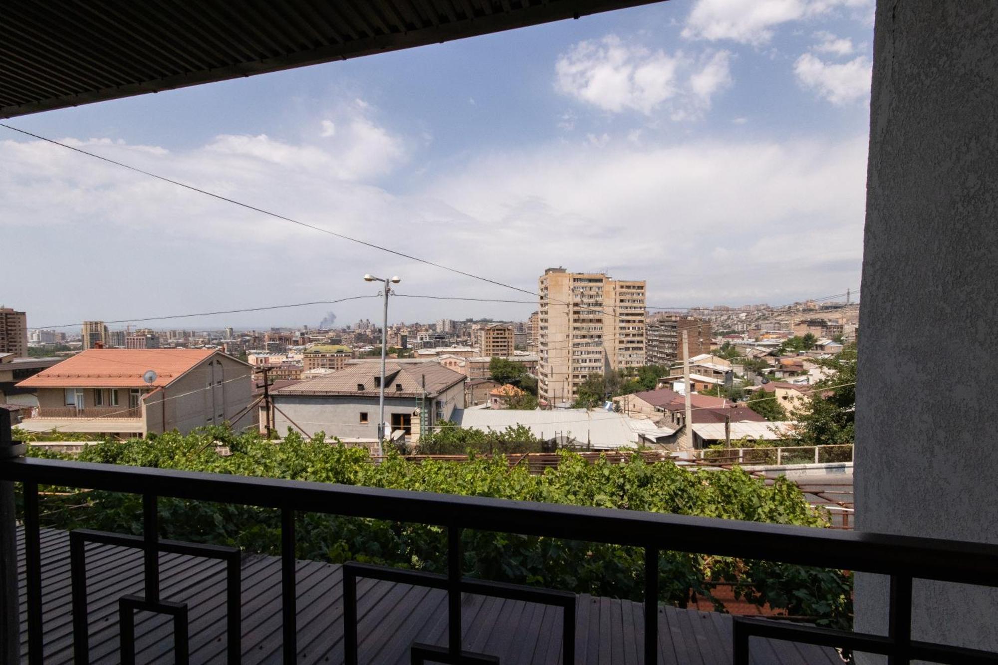 Hillside Guest House Ереван Екстериор снимка