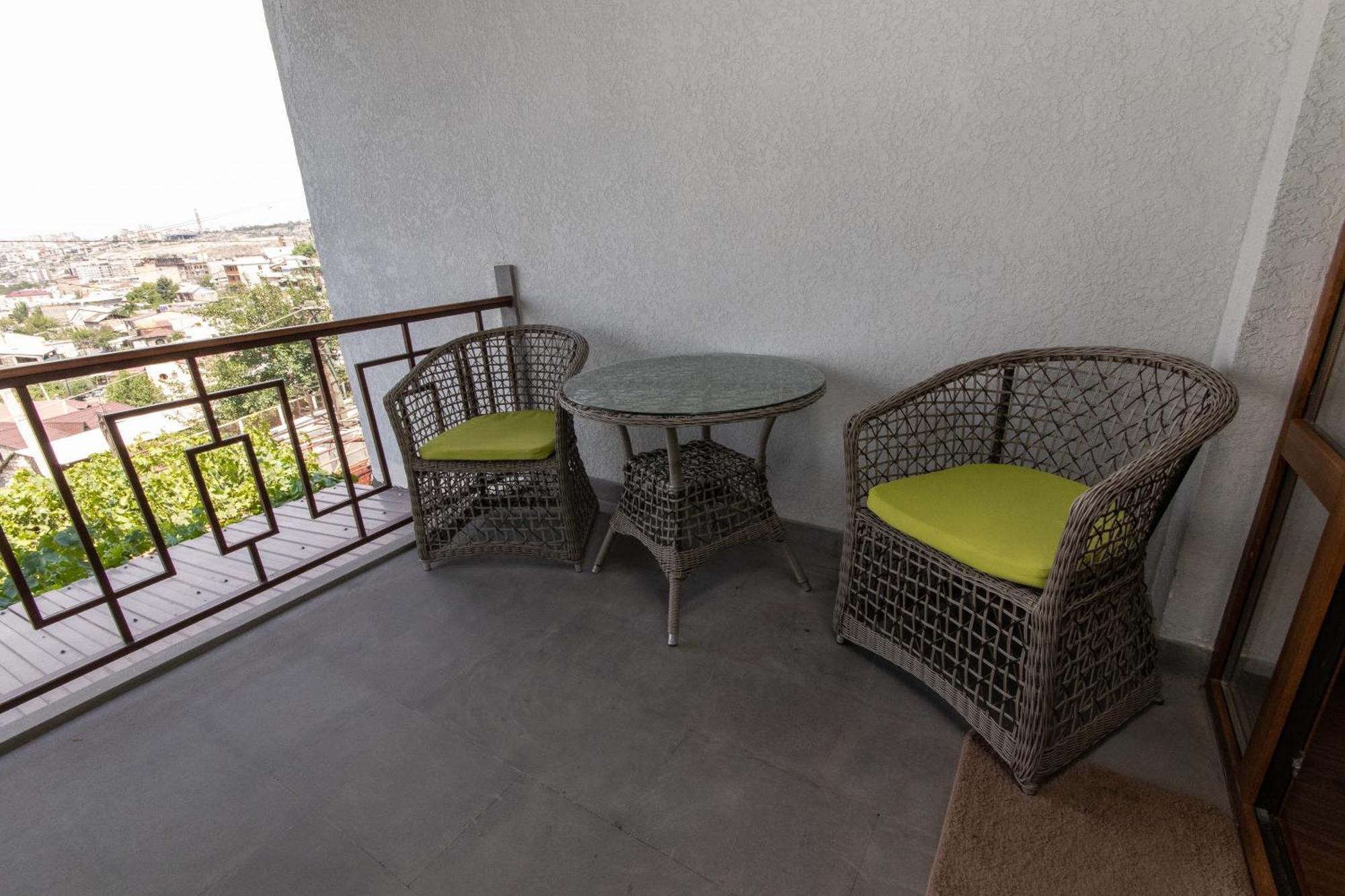 Hillside Guest House Ереван Екстериор снимка