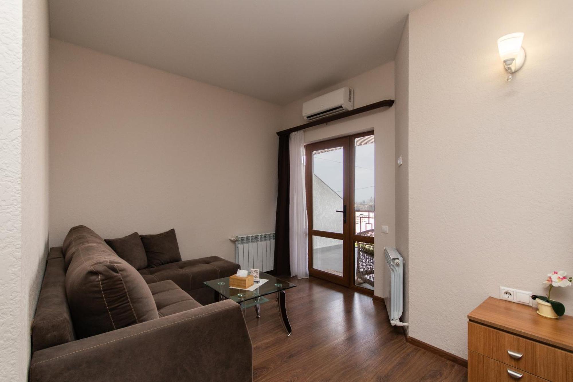 Hillside Guest House Ереван Екстериор снимка